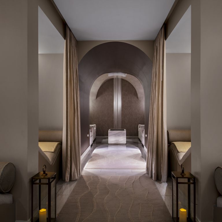 Spa, Hallway