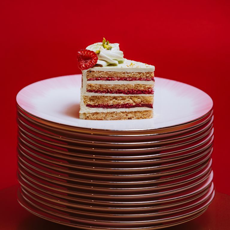 Bánh quả mâm xôi Pistachio tại Nhà hàng Ledoux