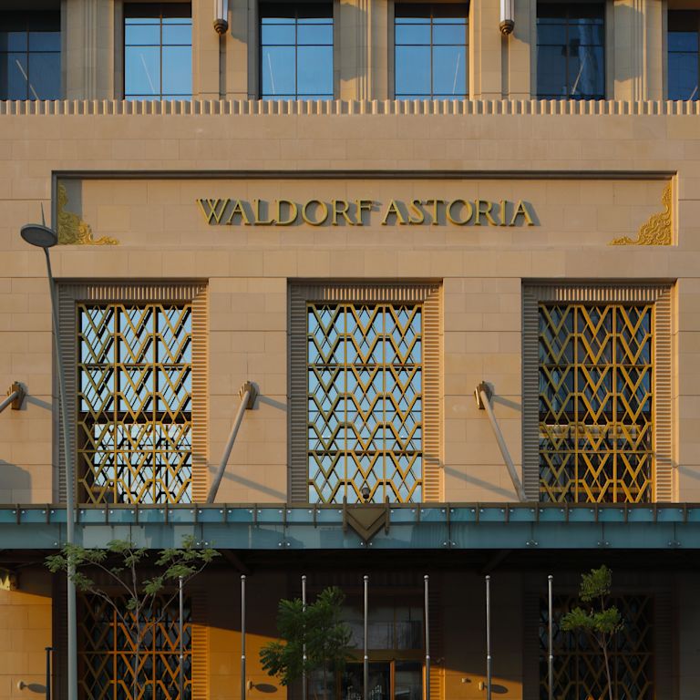 Lối vào Bên ngoài Khách sạn Waldorf Astoria