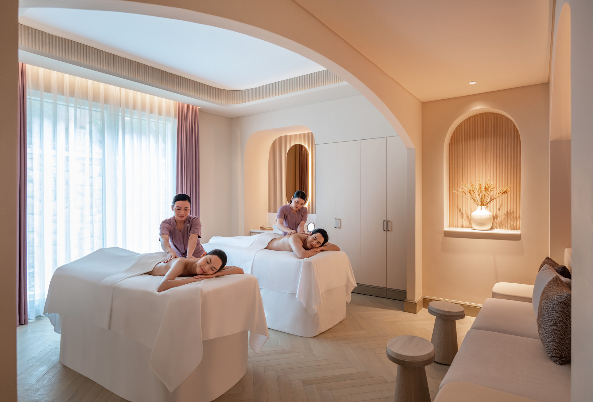 Không gian spa tại La Festa Phu Quoc là nơi du khách tạm rời nhịp vui chơi sôi động của Sunset Town để thả lỏng cơ thể, phục hồi năng lượng và tận hưởng những phút giây thư giãn riêng tư trong kỳ nghỉ.