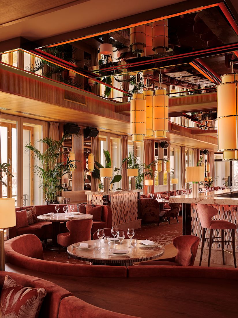 Sezení v restauraci Kinugawa – přechod