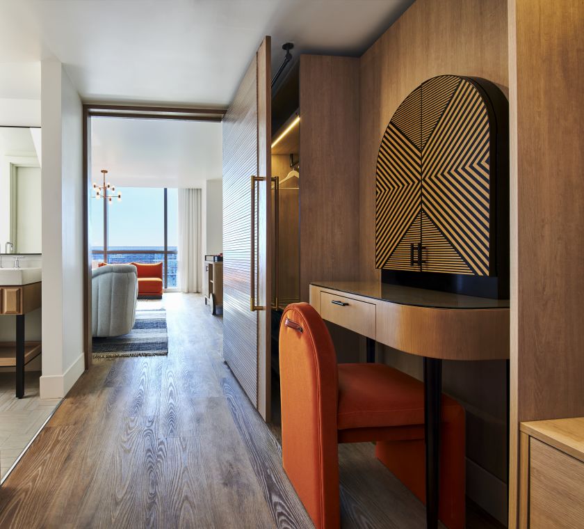 King Guestroom Entry