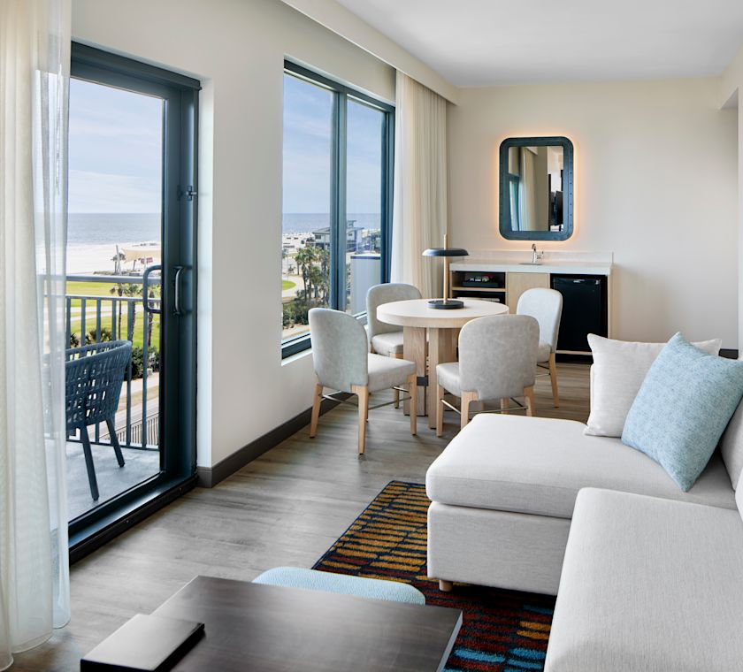 1 King Corner Suite Gulf View W/ Balcony