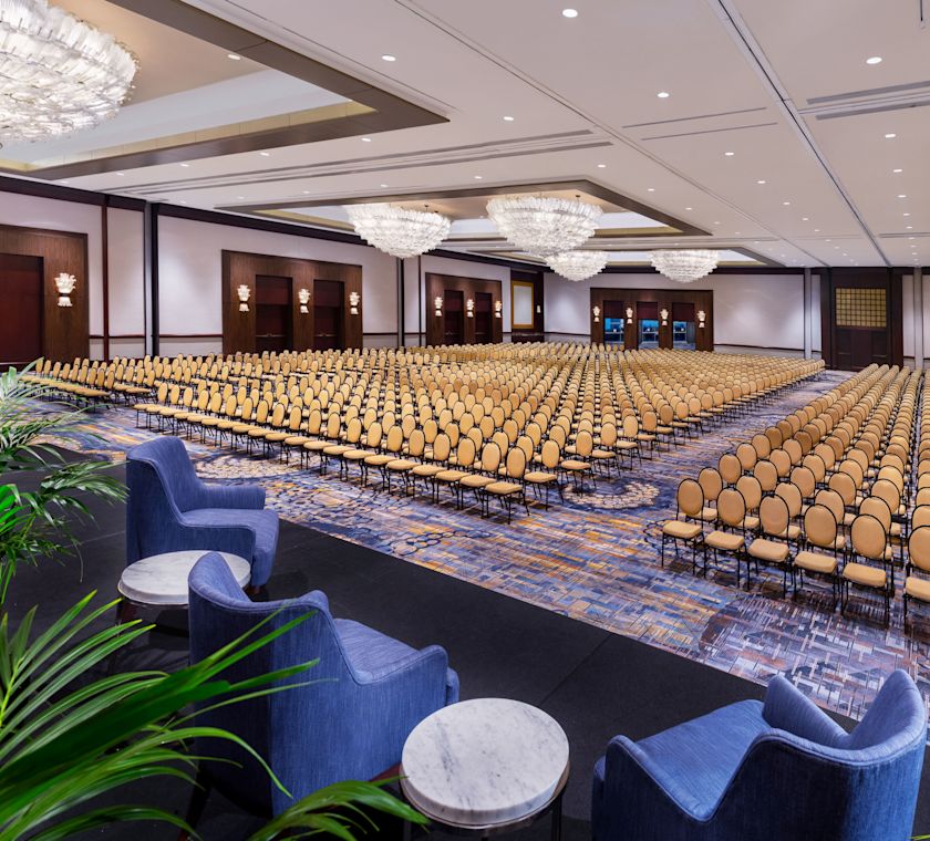 Vedere cu scenă a sălii de bal din stilul de teatru de configurare american