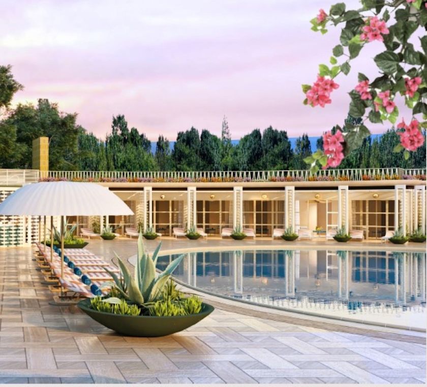 Außenpoolbereich mit Liegestühlen