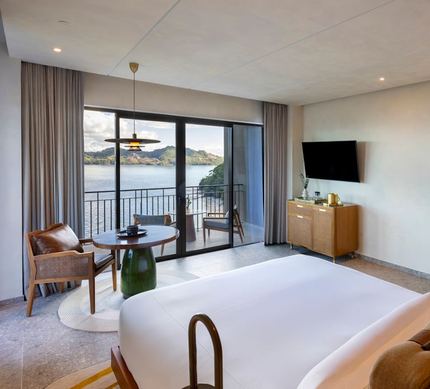 King Corner Room