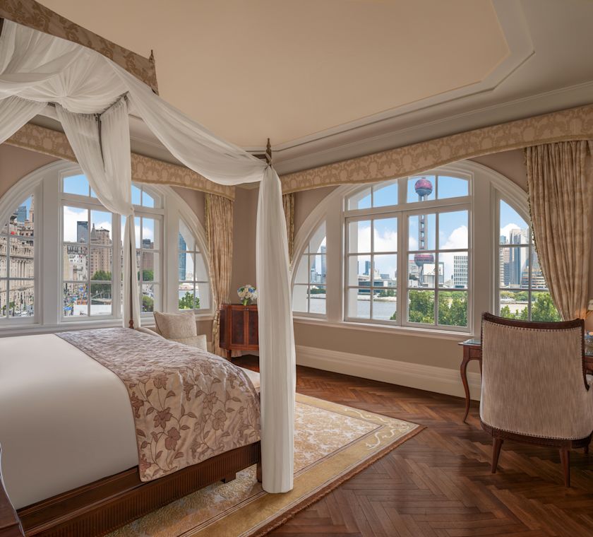 Bed and Desk Area in a Heritage Club River Suite with Large Bay Windows