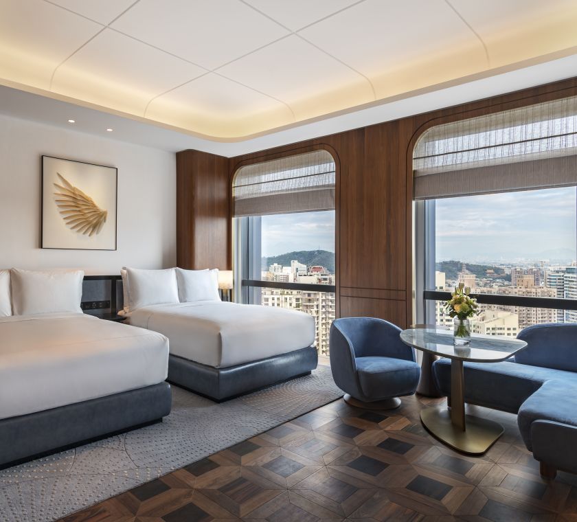 Two Queen Deluxe Room with Seating Area and City View 