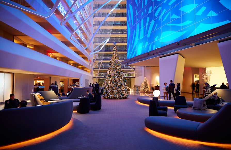 hall, atrium avec sapin de Noël