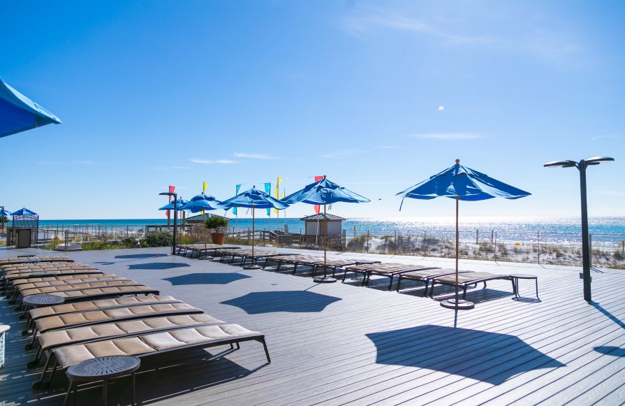 Outdoor seating, with loungers and umbrellas-transition