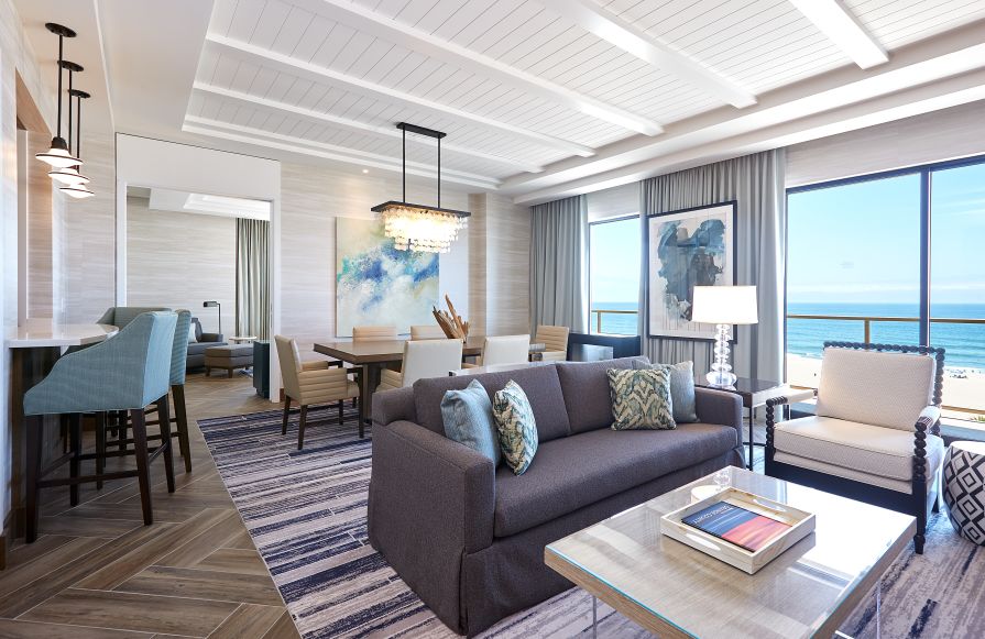 Presidential Suite living room-transition