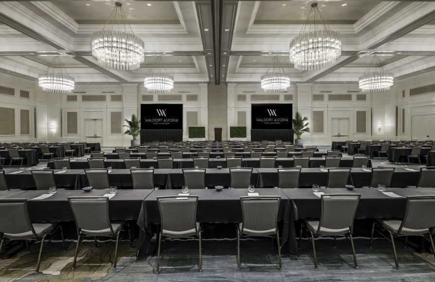 الانتقال إلى قاعة الاحتفالات الكبرى