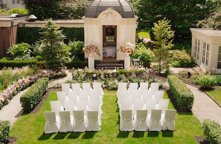 Halaman Hotel dengan transisi pengaturan pernikahan