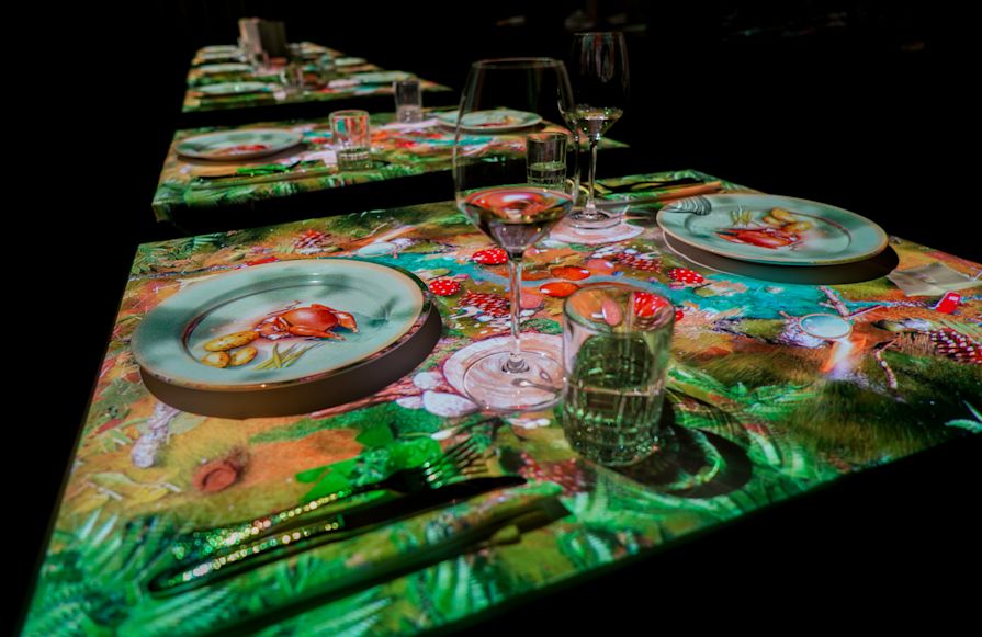 Selección de platos en el restaurante Le Petit Chef-transition