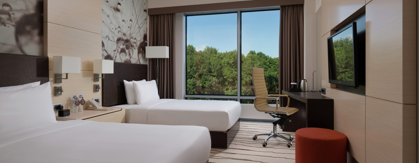 https://assets.hiltonstatic.com/image/upload/t_MODx - Masthead Mobile/t_MODx - Masthead Mobile/v1575025000/Imagery/Property%20Photography/DoubleTree/V/VKOAPDI/VKOAP_twin_Guest%20room.jpg