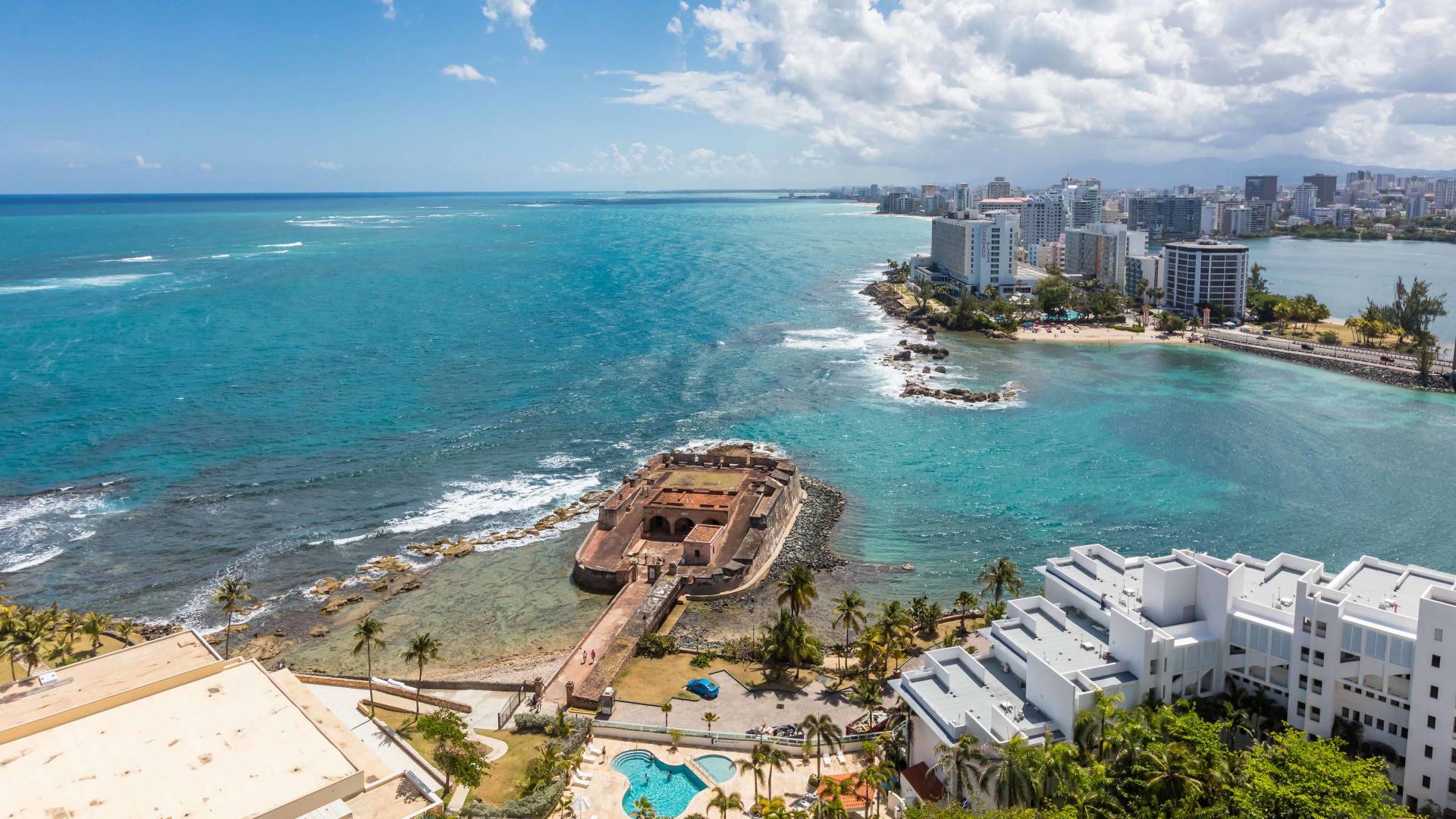 Vue sur les ruines depuis une chambre d'hôtel