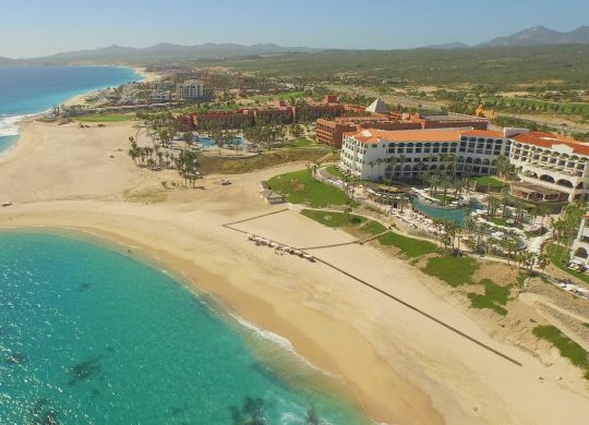 Resorten Arial utsikt över hotellet och stranden
