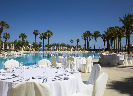 Outdoor poolside reception tables
