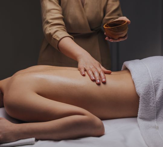 Orang yang menerima perawatan pijat