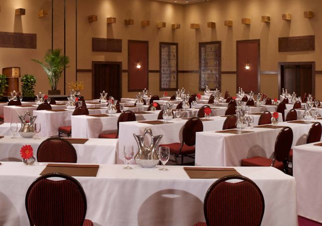 Pueblo Ballroom Table Setup