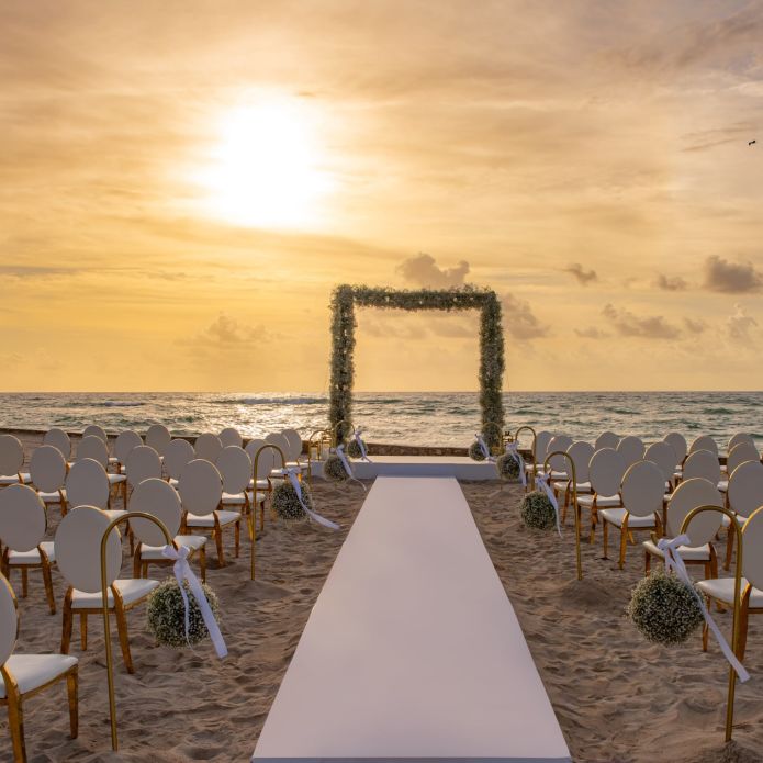 arco para bodas junto al mar