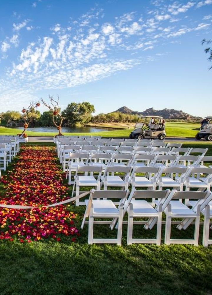 Penataan upacara pernikahan luar ruangan