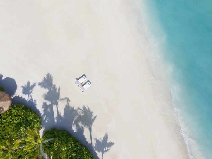 Vedere de sus a unei plaje private