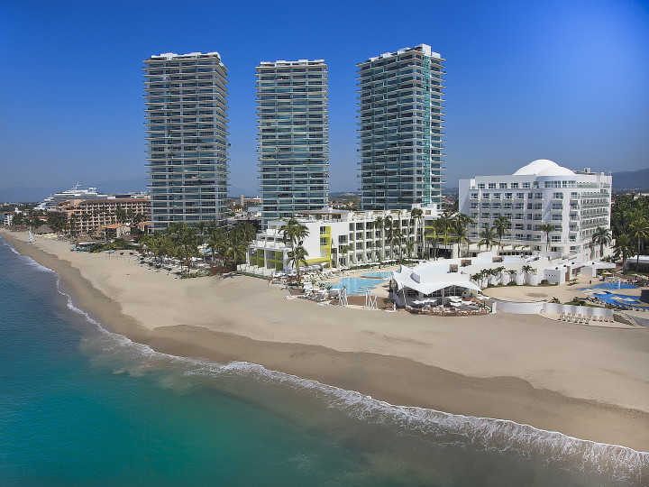 Panoramic view of the hotel and beach
