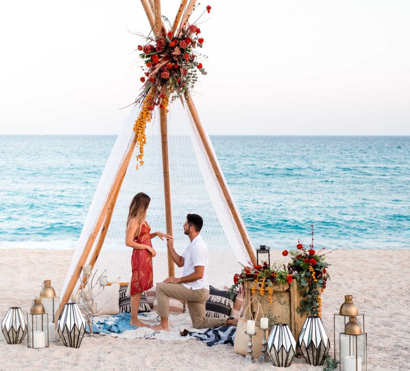 Couple proposal on beach