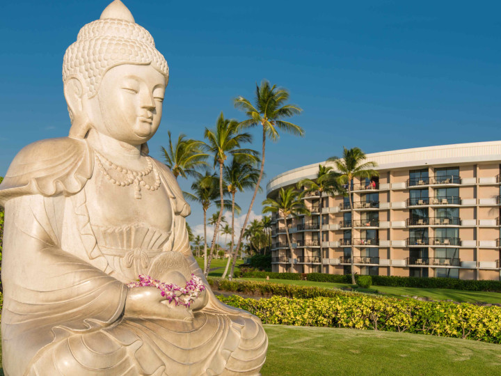 Buddha statue outside Hilton Waikoloa Village resort
