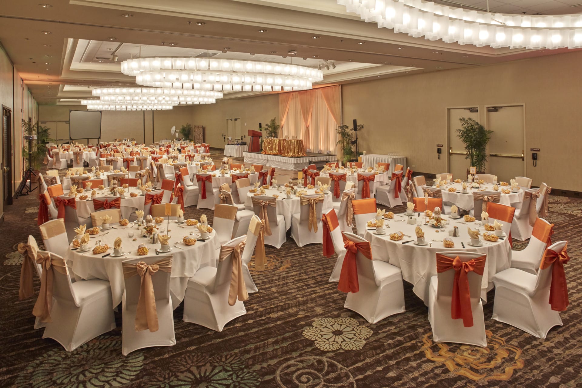 Weddings in Waikiki | Hilton Hawaiian Village Beach Resort, image size:1920x1280