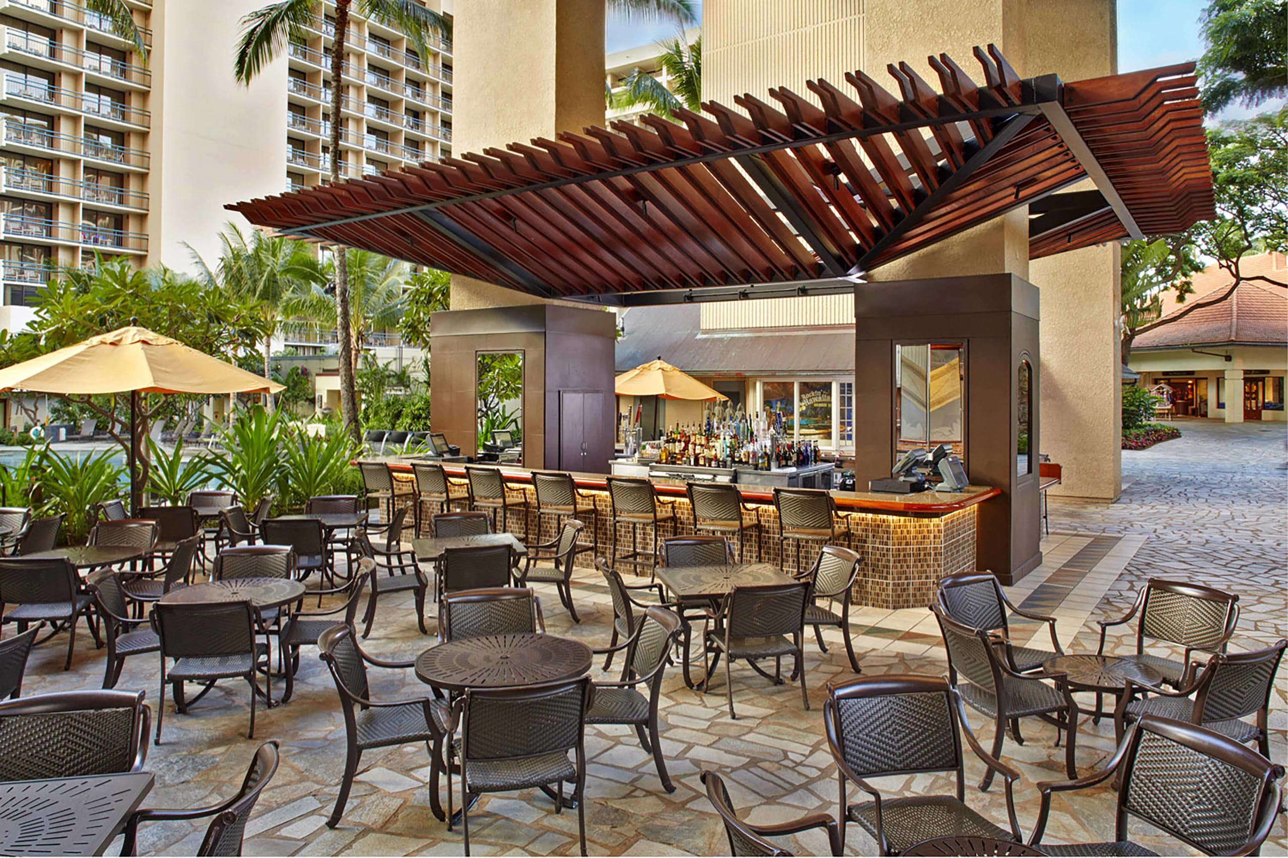 Tropics Bar - Picture of Hilton Hawaiian Village Waikiki Beach Resort, Oahu  - Tripadvisor